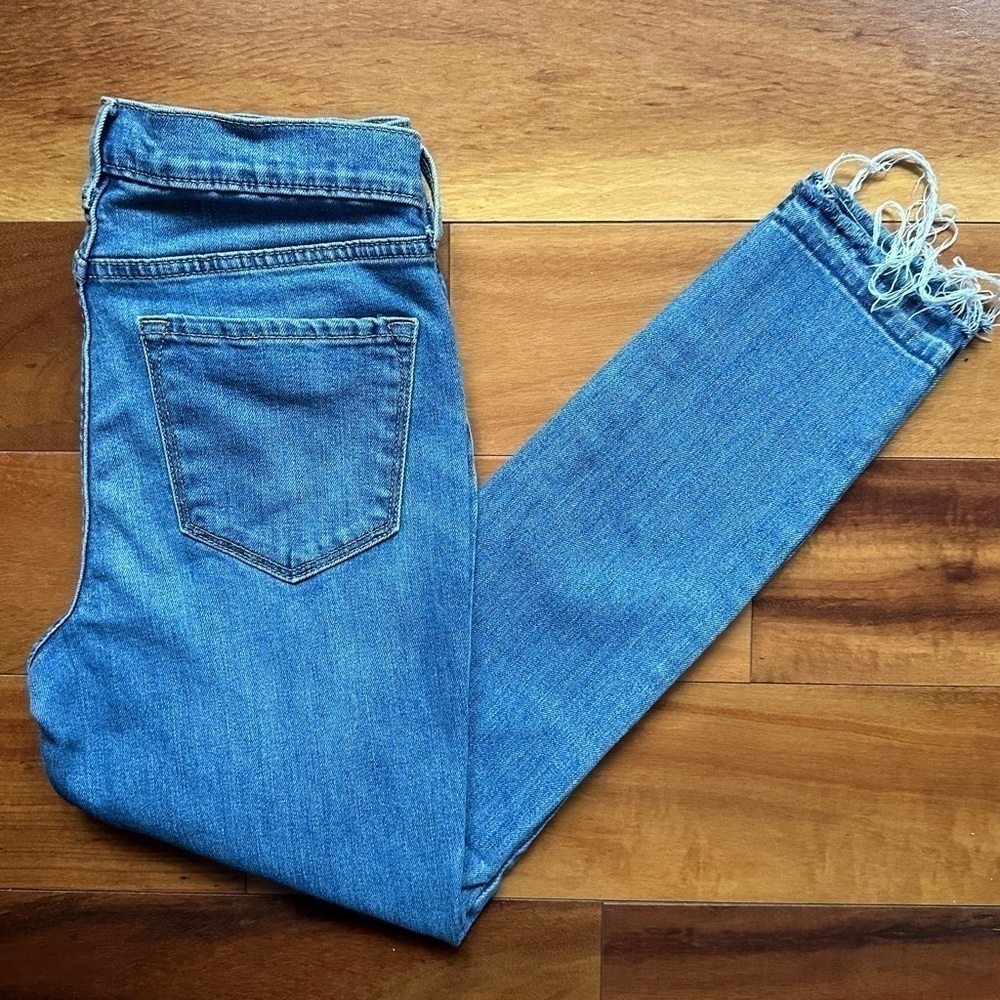 Old Navy Curvy Ankle Distressed Jeans